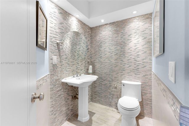 1980 S Ocean Dr 16Q, Hallandale Beach, FL 33009