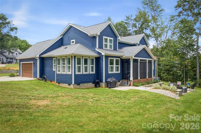 4820 Glen Hollow Lane NE, Hickory, NC 28601