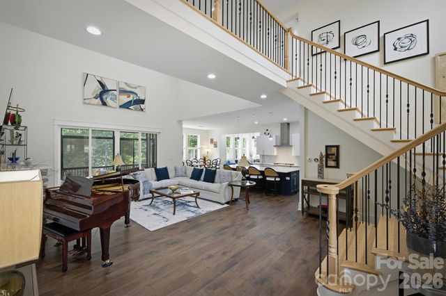 4820 Glen Hollow Lane NE, Hickory, NC 28601