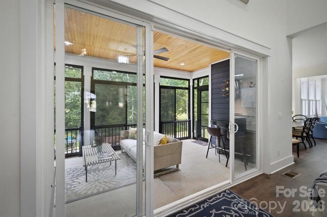4820 Glen Hollow Lane NE, Hickory, NC 28601