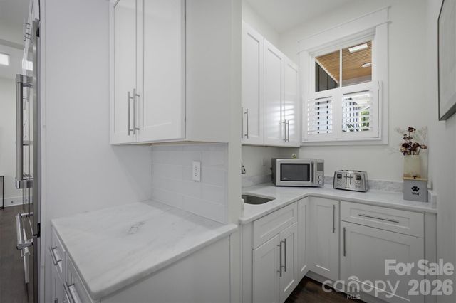 4820 Glen Hollow Lane NE, Hickory, NC 28601