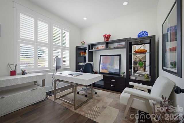 4820 Glen Hollow Lane NE, Hickory, NC 28601