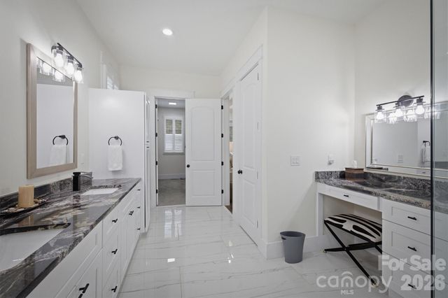 4820 Glen Hollow Lane NE, Hickory, NC 28601