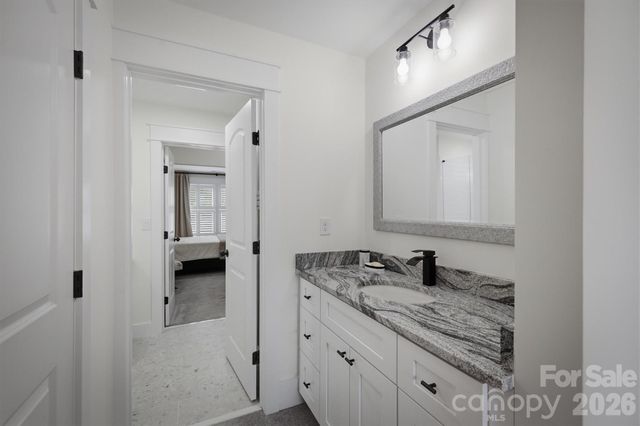 4820 Glen Hollow Lane NE, Hickory, NC 28601
