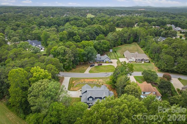 4820 Glen Hollow Lane NE, Hickory, NC 28601