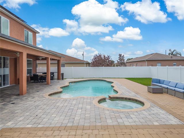 1112 LAVAUR COURT, Kissimmee, FL 34759