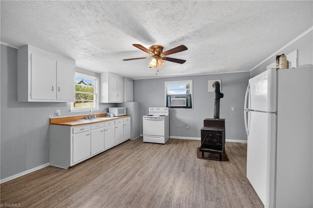 2631 Price Grange Road, Eden, NC 27288