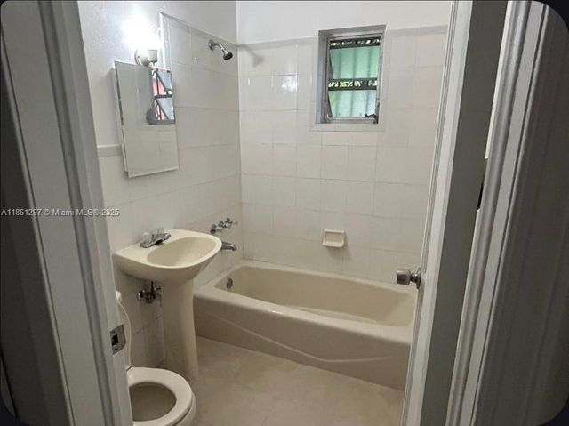 11 W 19th St, Hialeah, FL 33010