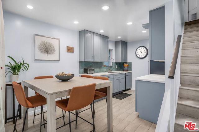 18411 Hatteras Street 114, Tarzana (los Angeles), CA 91356