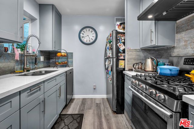 18411 Hatteras Street 114, Tarzana (los Angeles), CA 91356