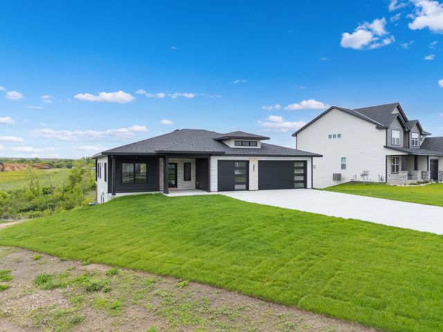 4904 Noble Drive NW, Rochester, MN 55901