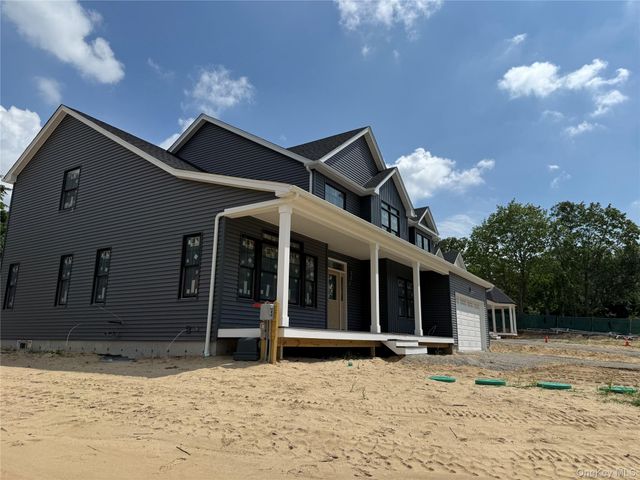 3 Greentree Court, Smithtown, NY 11787
