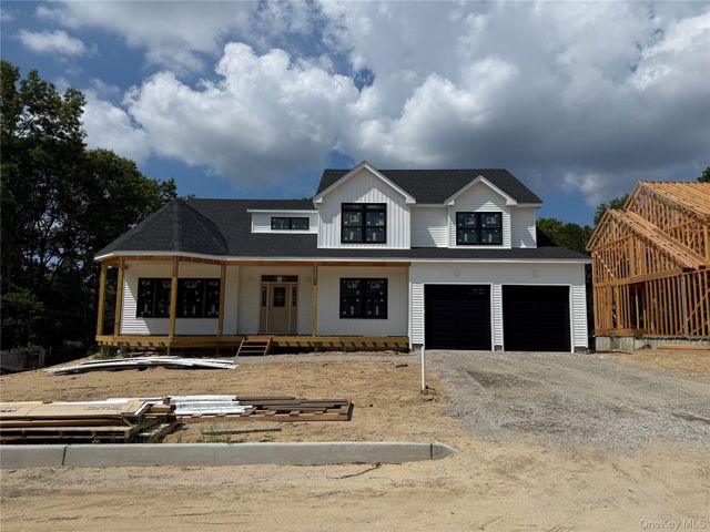 3 Greentree Court, Smithtown, NY 11787