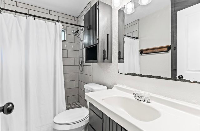 3807 Falls Drive, Dallas, TX 75211