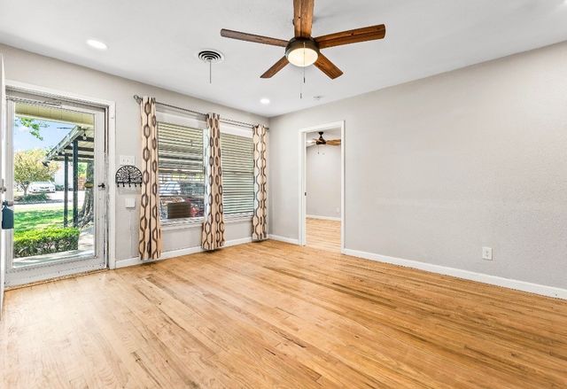 3807 Falls Drive, Dallas, TX 75211