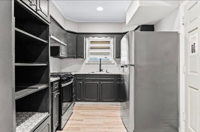 3807 Falls Drive, Dallas, TX 75211