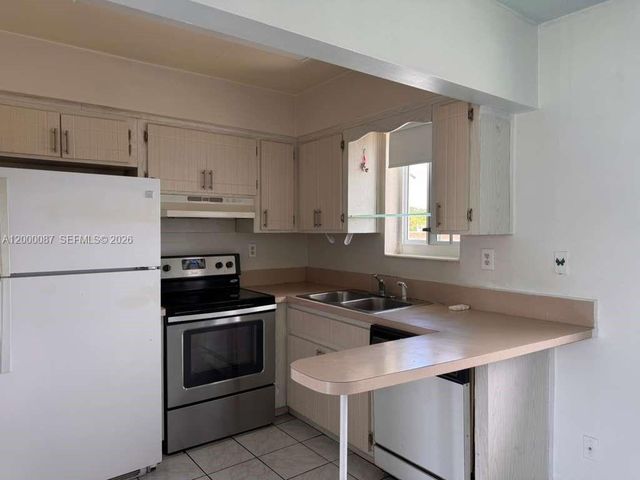 2210 Taylor St 305, Hollywood, FL 33020