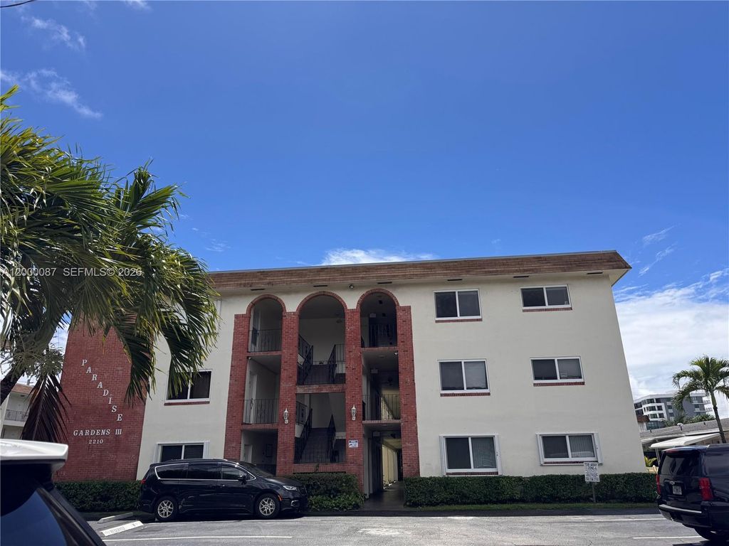 2210 Taylor St 305, Hollywood, FL 33020