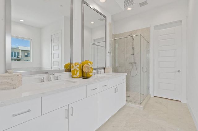 3 N St Charles St F Street, Houston, TX 77003