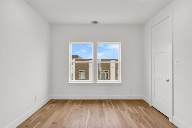 3 N St Charles St F Street, Houston, TX 77003