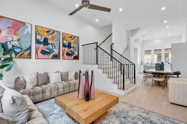 3 N St Charles St F Street, Houston, TX 77003