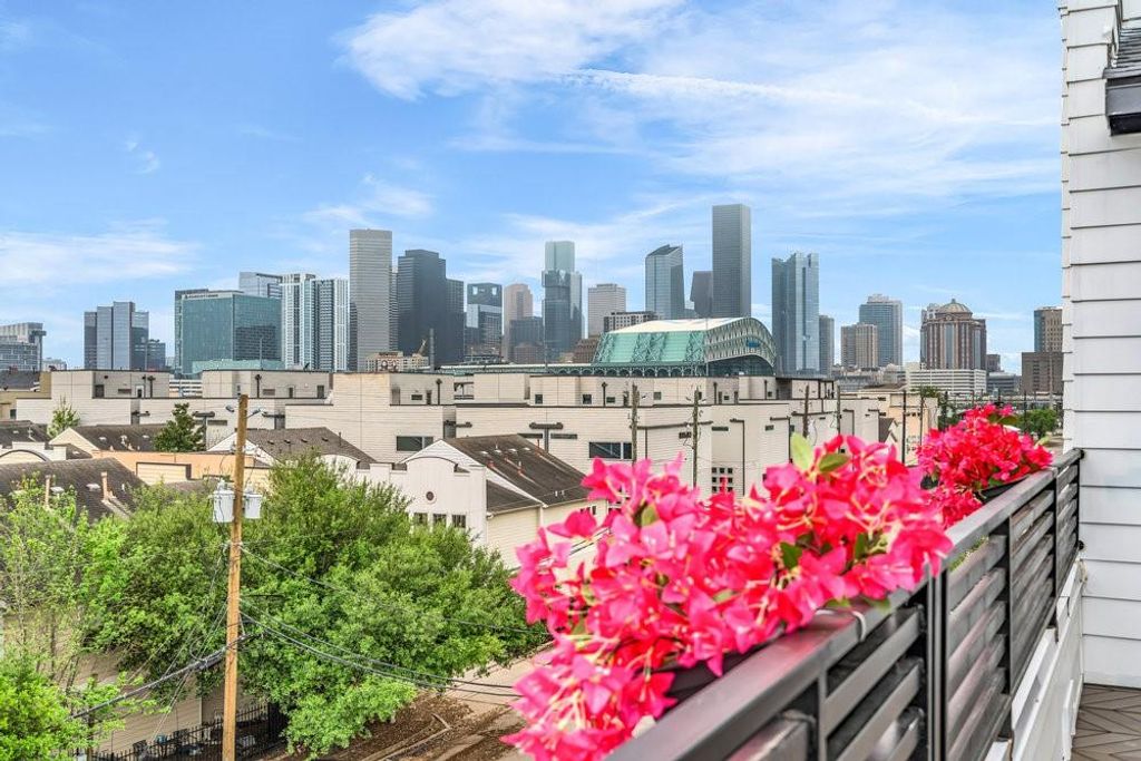 3 N St Charles St F Street, Houston, TX 77003