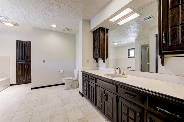 2600 Smoking Oak Road, Norman, OK 73072