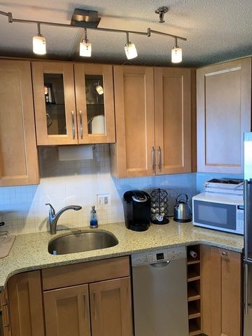 133 Commander Shea Blvd 711, Quincy, MA 02171