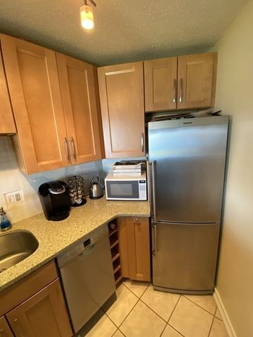 133 Commander Shea Blvd 711, Quincy, MA 02171
