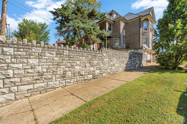 3831 S Grand Boulevard, St Louis, MO 63118