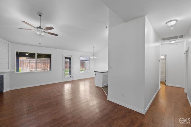 5212 Milagro Drive, Bakersfield, CA 93307