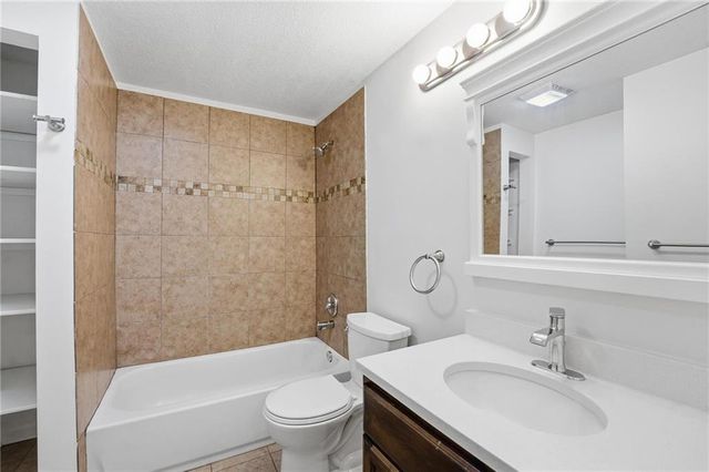 3901 W 47th Street, Roeland Park, KS 66205