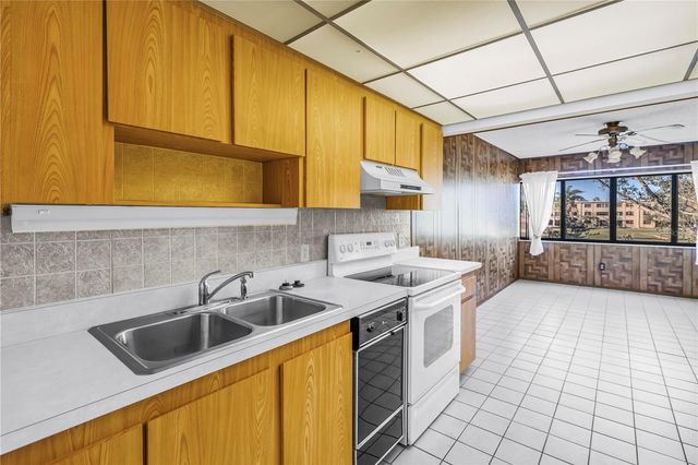 4920 LOCUST STREET NE 204, St Petersburg, FL 33703