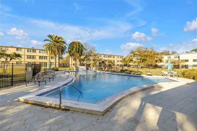 4920 LOCUST STREET NE 204, St Petersburg, FL 33703