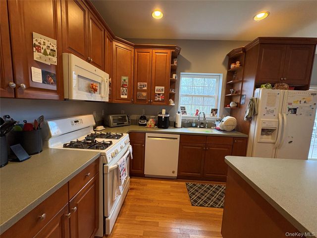 5 Juniper Way, Wappingers Falls, NY 12590