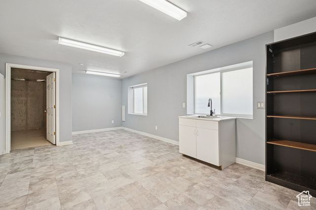 9297 S AVIGNON PL, West Jordan, UT 84088