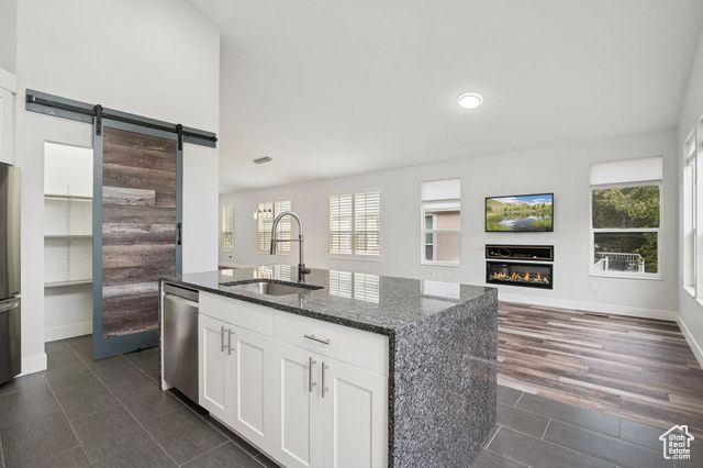 9297 S AVIGNON PL, West Jordan, UT 84088