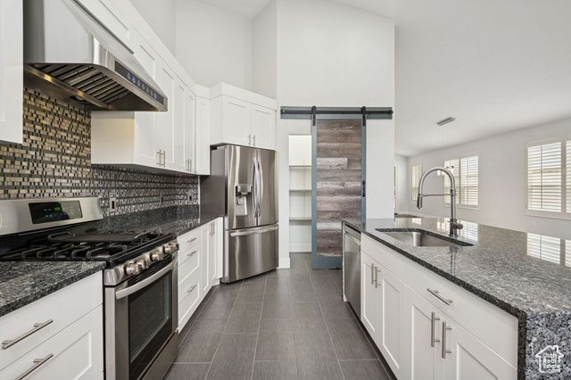 9297 S AVIGNON PL, West Jordan, UT 84088