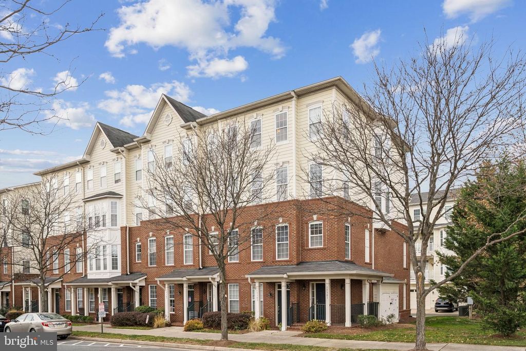 19301 DIAMOND LAKE DR, Leesburg, VA 20176