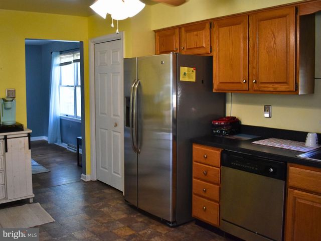 18 CARDINAL DR, Hanover, PA 17331