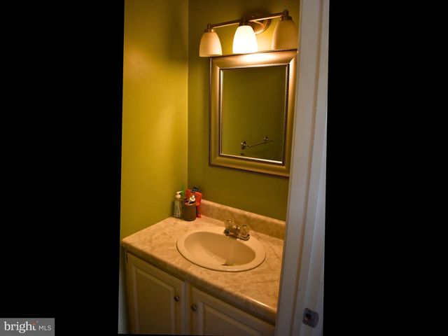 18 CARDINAL DR, Hanover, PA 17331