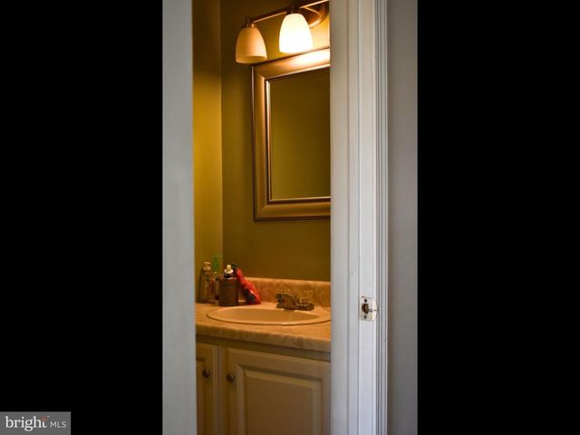 18 CARDINAL DR, Hanover, PA 17331