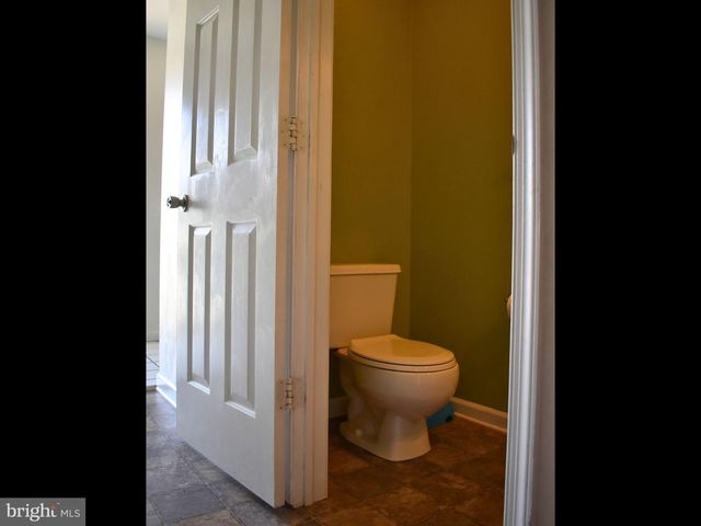 18 CARDINAL DR, Hanover, PA 17331