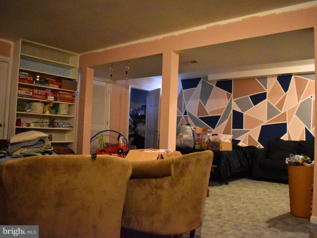 18 CARDINAL DR, Hanover, PA 17331