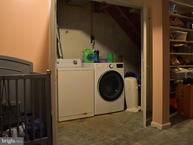 18 CARDINAL DR, Hanover, PA 17331