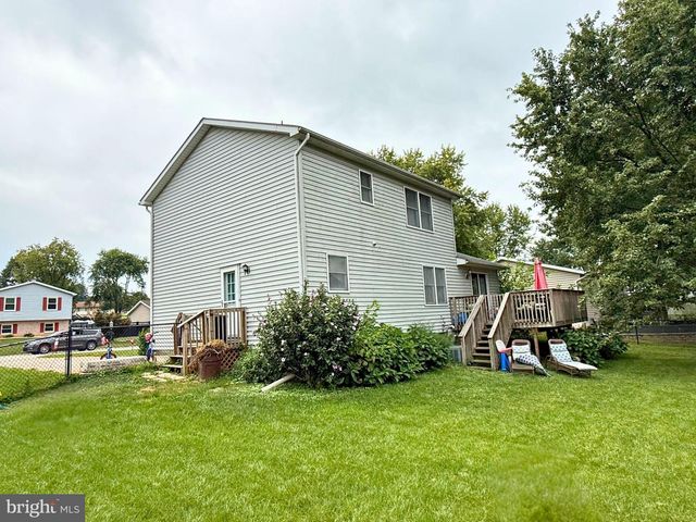 18 CARDINAL DR, Hanover, PA 17331