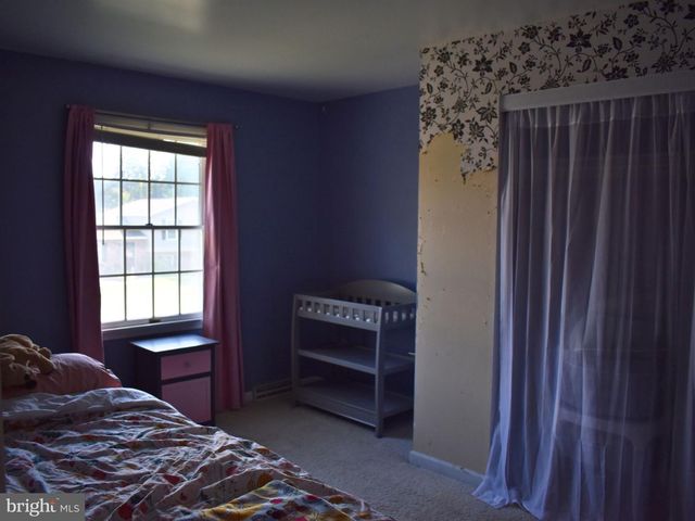 18 CARDINAL DR, Hanover, PA 17331