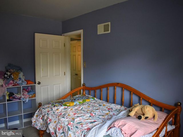 18 CARDINAL DR, Hanover, PA 17331