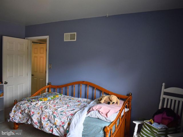 18 CARDINAL DR, Hanover, PA 17331