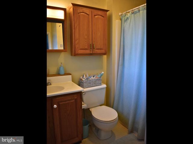 18 CARDINAL DR, Hanover, PA 17331